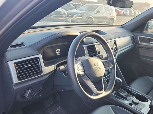Used 2023 Volkswagen Atlas Cross Sport SE image 12