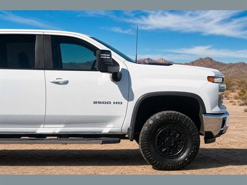 Used 2025 Chevrolet Silverado 2500 LT w/ Convenience Package AWD/4WD image 11