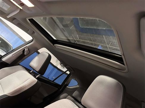 Used 2018 Toyota RAV4 XLE image 14