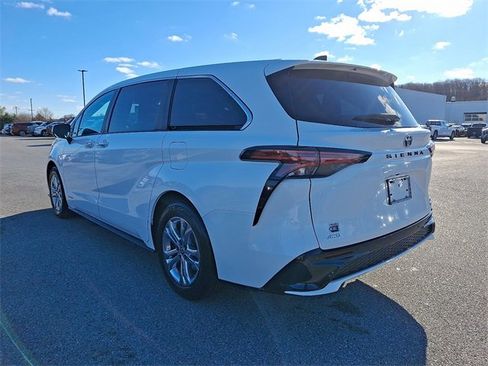 Certified 2021 Toyota Sienna XSE image 4