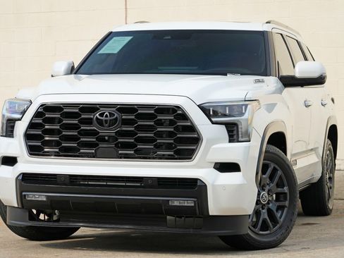 Used 2024 Toyota Sequoia Platinum AWD/4WD image 3