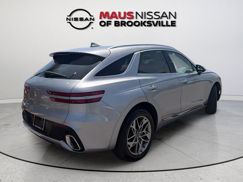 Used 2025 Genesis GV70 2.5T AWD/4WD image 8