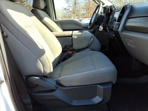 Used 2022 Ford F250 XLT w/ XLT Premium Package image 9