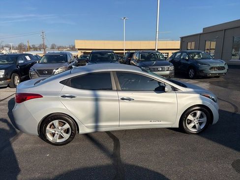 Used 2013 Hyundai Elantra GLS w/ Preferred Pkg image 12