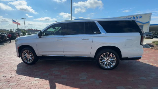 Used 2024 Cadillac Escalade ESV Premium Luxury RWD image 8