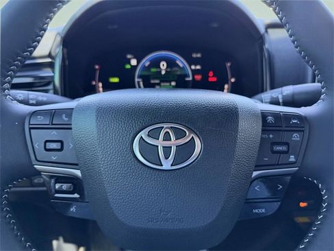 Used 2025 Toyota Camry SE w/ Convenience Package image 33