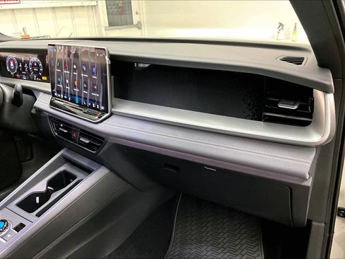 New 2026 Volkswagen Tiguan SE R-Line image 28