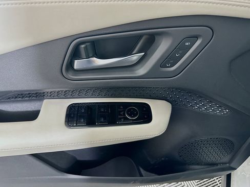 Used 2023 Nissan Ariya FWD image 15