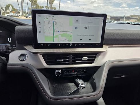 Used 2025 Ford Explorer Active w/ Active Comfort Package RWD image 20