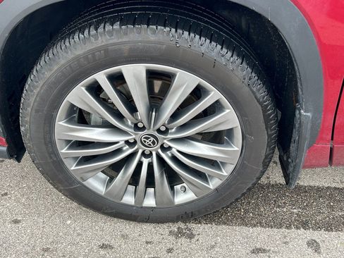 Used 2021 Toyota Highlander Platinum image 9