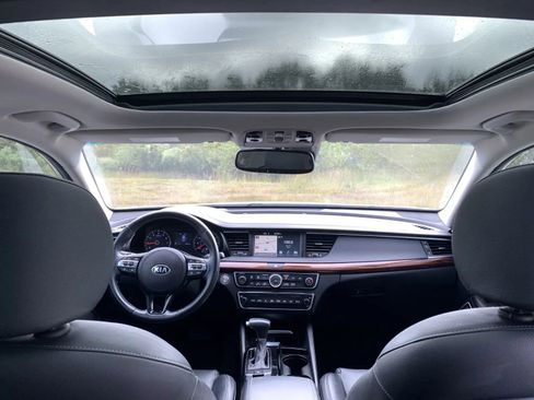 Used 2019 Kia Cadenza Technology image 10