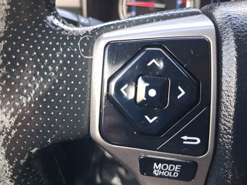 Used 2017 Toyota 4Runner SR5 AWD/4WD image 22