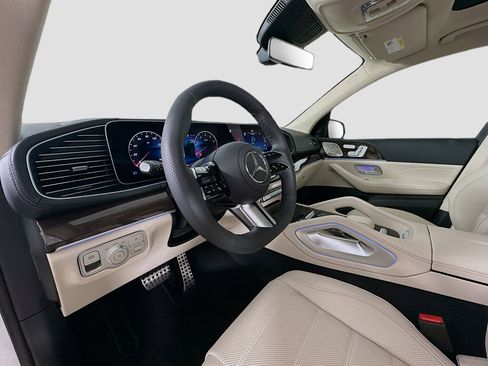 Used 2026 Mercedes-Benz GLS 450 4MATIC image 9