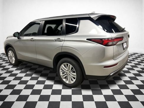 Used 2024 Mitsubishi Outlander ES image 6