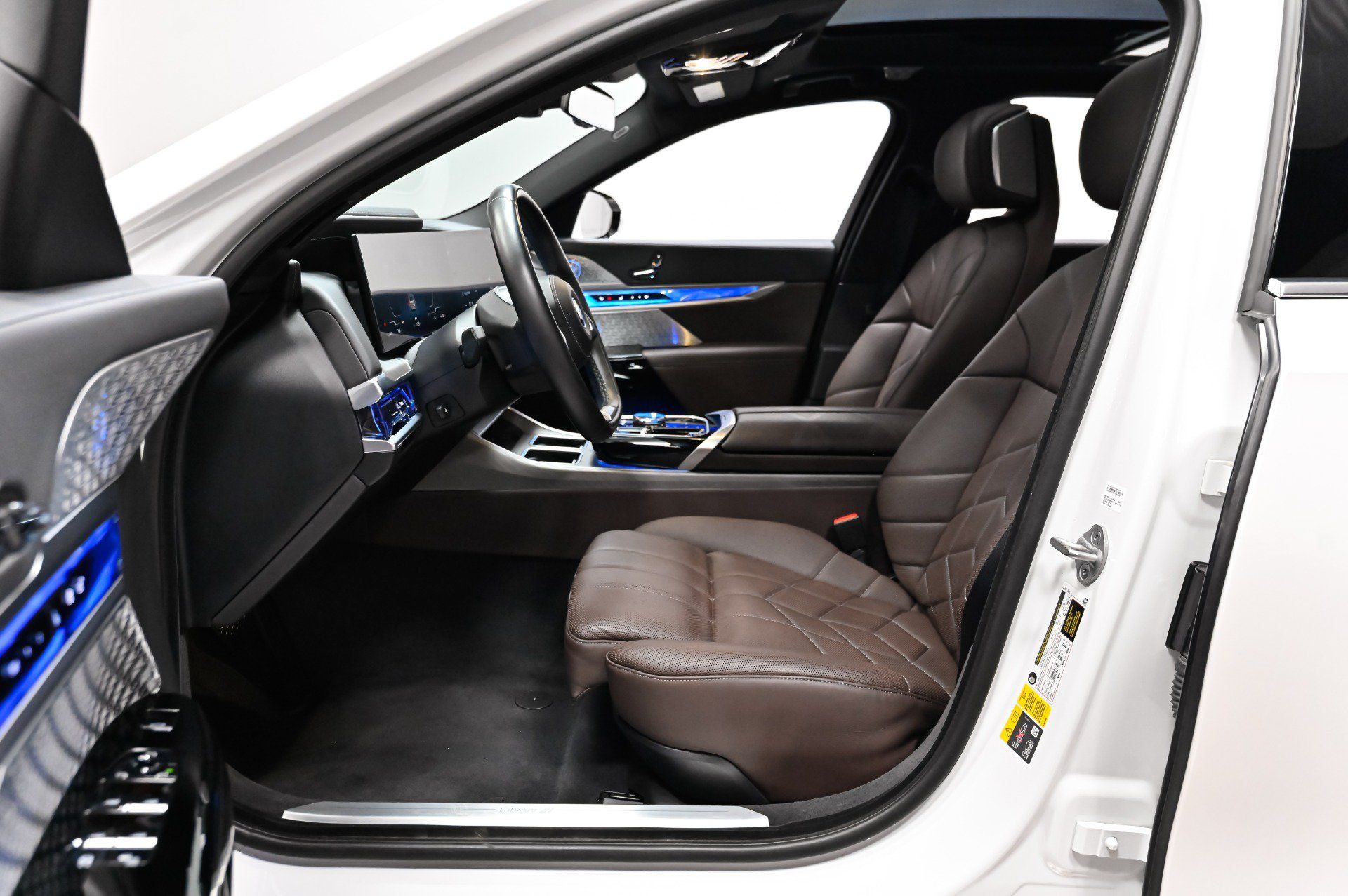 Used 2023 BMW i7 xDrive60 AWD/4WD image 6
