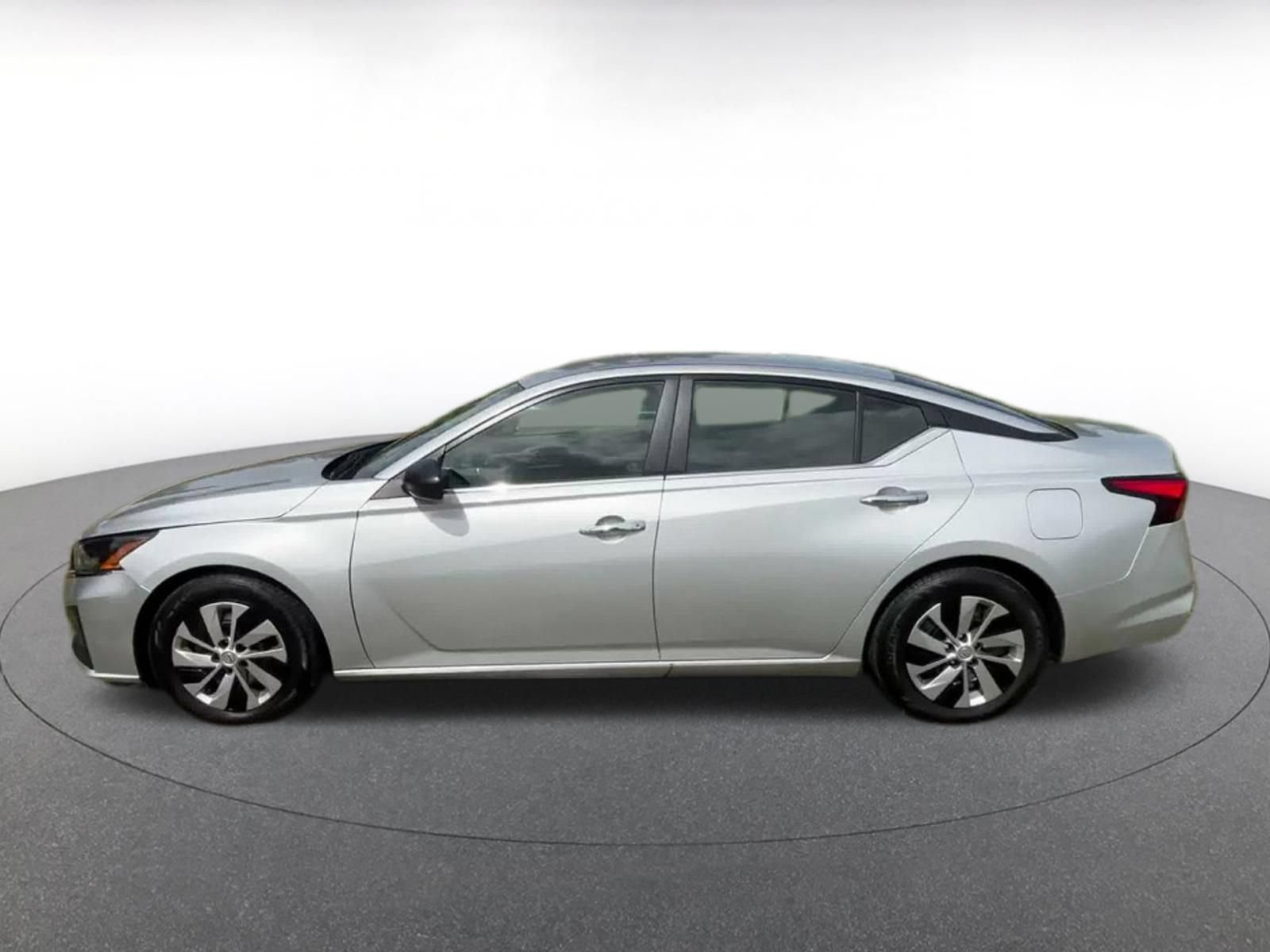 Used 2024 Nissan Altima 2.5 S FWD image 8