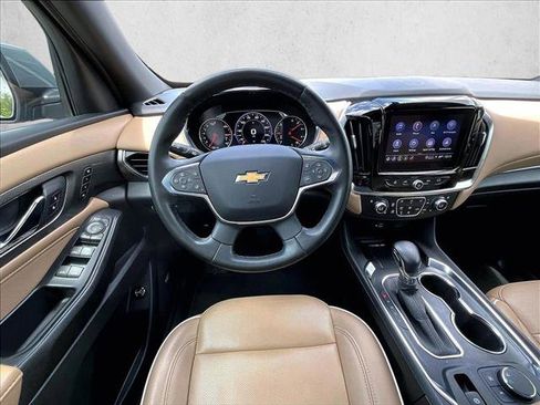 Used 2023 Chevrolet Traverse Premier FWD image 7