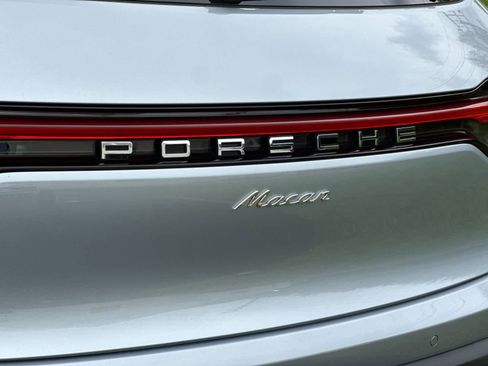 Certified 2025 Porsche Macan AWD/4WD image 32