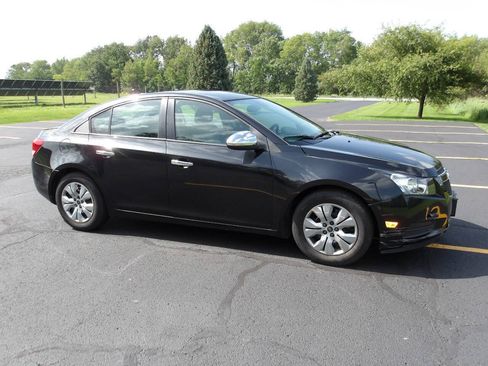 Used 2014 Chevrolet Cruze LS FWD image 1