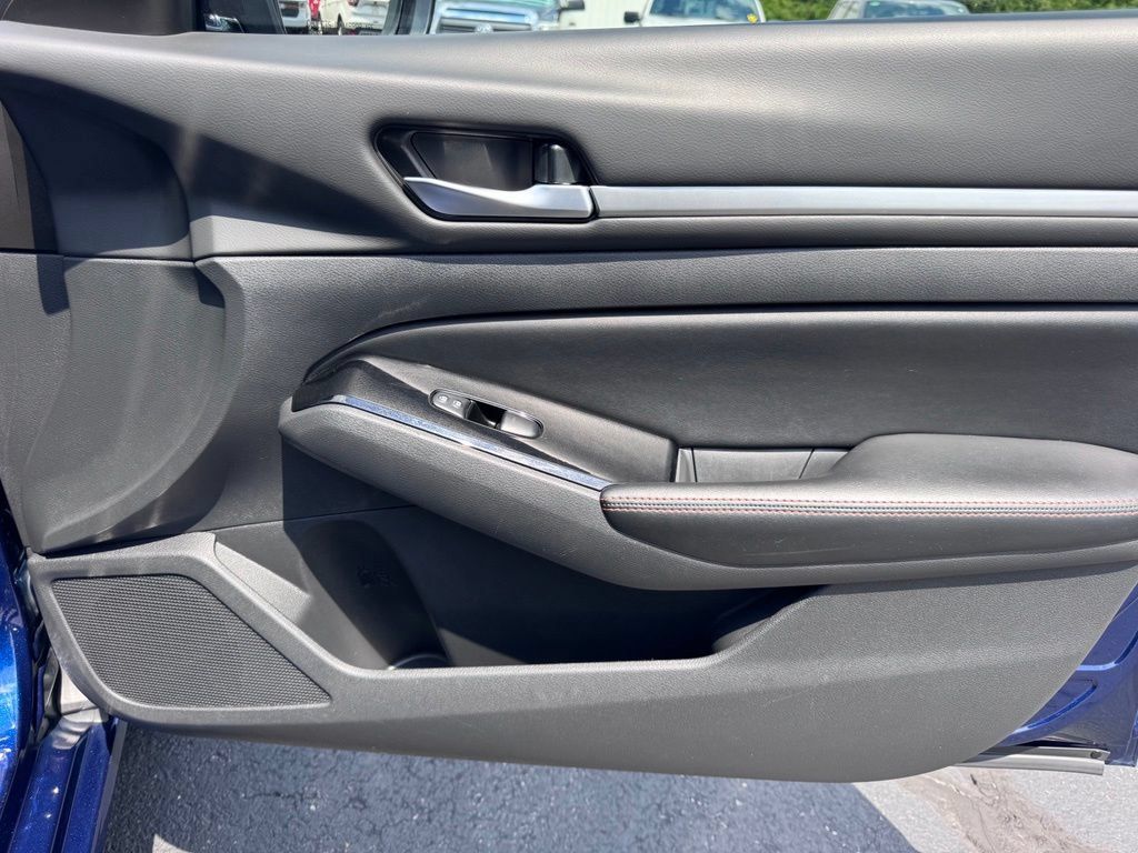Used 2024 Nissan Altima 2.5 SR FWD image 26