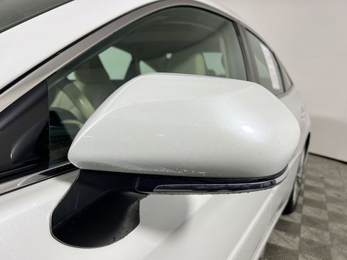 Used 2019 Toyota Avalon Limited image 13