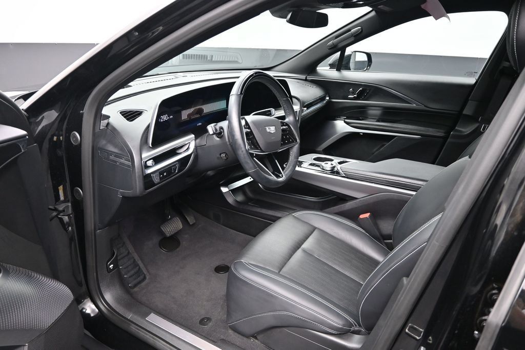 Certified 2025 Cadillac Lyriq Luxury AWD/4WD image 9