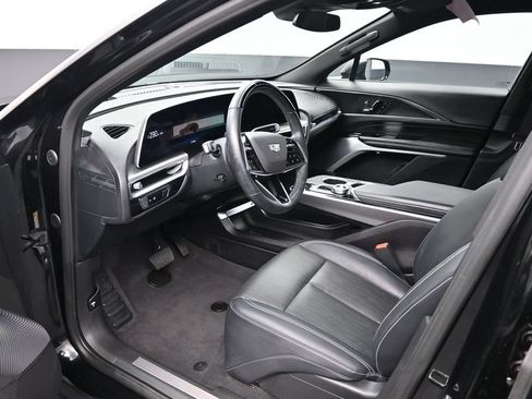 Certified 2025 Cadillac Lyriq Luxury AWD/4WD image 9