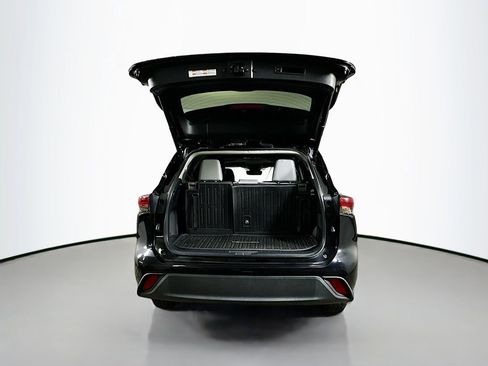 Used 2023 Toyota Highlander XLE image 37