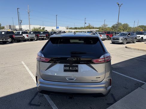 Used 2022 Ford Edge SE w/ Black Appearance Package AWD/4WD image 3