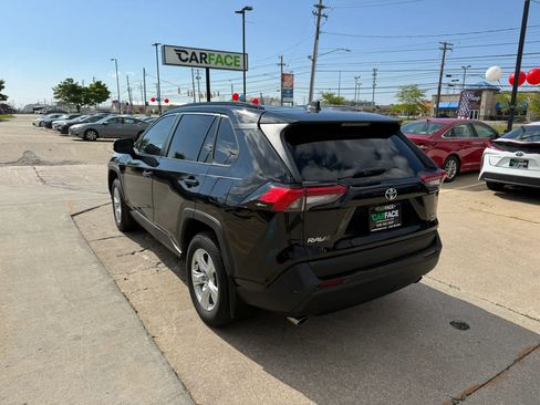 Used 2021 Toyota RAV4 XLE AWD/4WD image 8