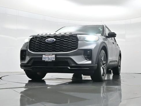 Used 2025 Ford Explorer ST-Line w/ ST-Line Street Pack image 45