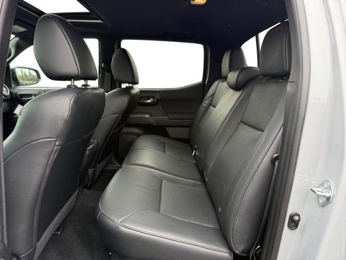 Used 2021 Toyota Tacoma TRD Off-Road image 16