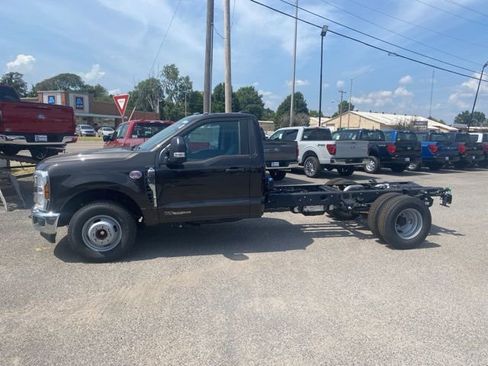 New 2024 Ford F350 XL w/ XL Chrome Package image 3