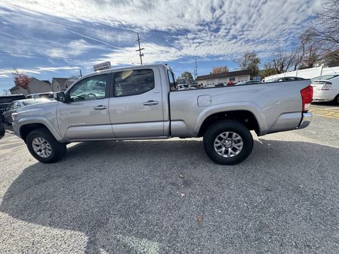 Used 2016 Toyota Tacoma SR5 w/ SR5 Appearance Package (SN) image 20