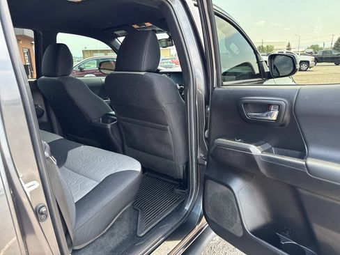 Used 2022 Toyota Tacoma TRD Off-Road AWD/4WD image 30