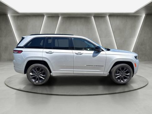 Used 2026 Jeep Grand Cherokee Limited AWD/4WD image 7