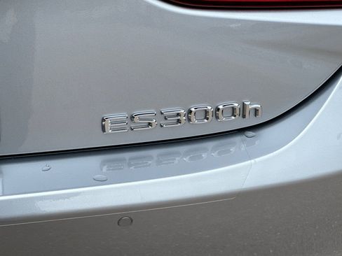Used 2025 Lexus ES 300h w/ Premium Package FWD image 21