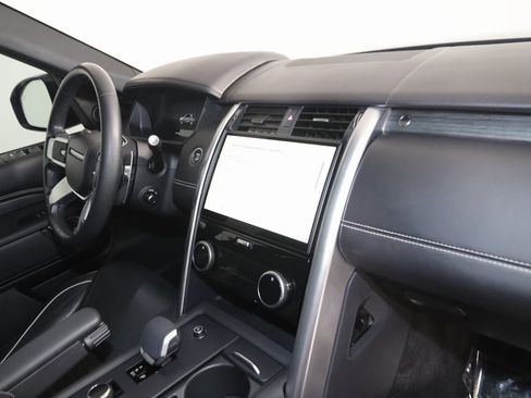 Used 2023 Land Rover Discovery Metropolitan Edition image 45