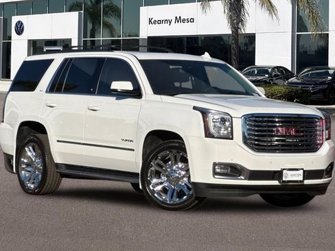 Used 2017 GMC Yukon SLT w/ Premium Edition image 2