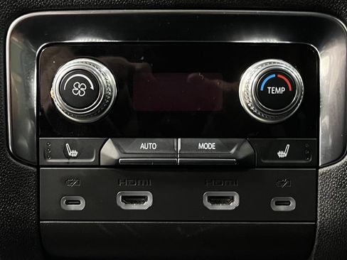 Used 2023 GMC Yukon XL AT4 AWD/4WD image 44