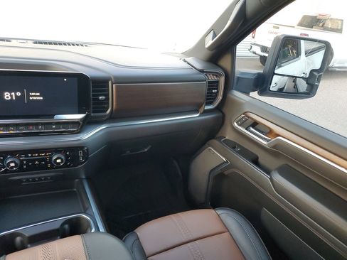 Used 2025 Chevrolet Silverado 3500 High Country w/ High Country Premium Package AWD/4WD image 15