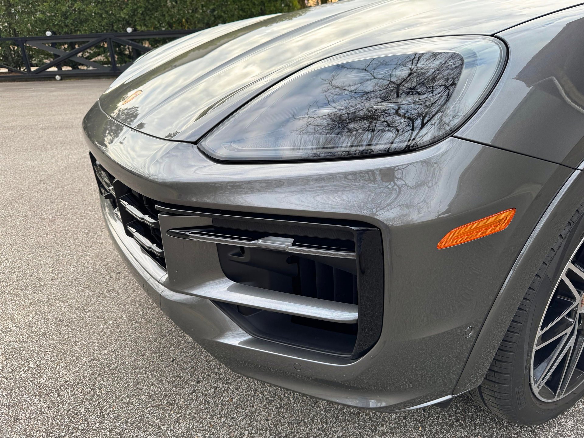 Used 2025 Porsche Cayenne GTS AWD/4WD image 35