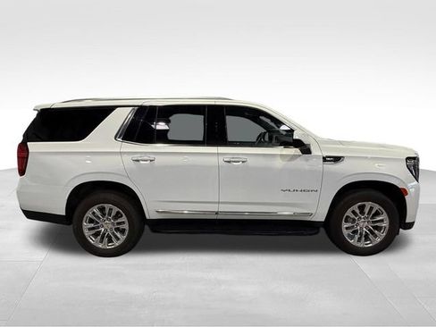 Used 2024 GMC Yukon SLT RWD image 3