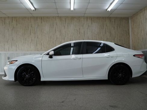 Used 2019 Toyota Camry LE image 5