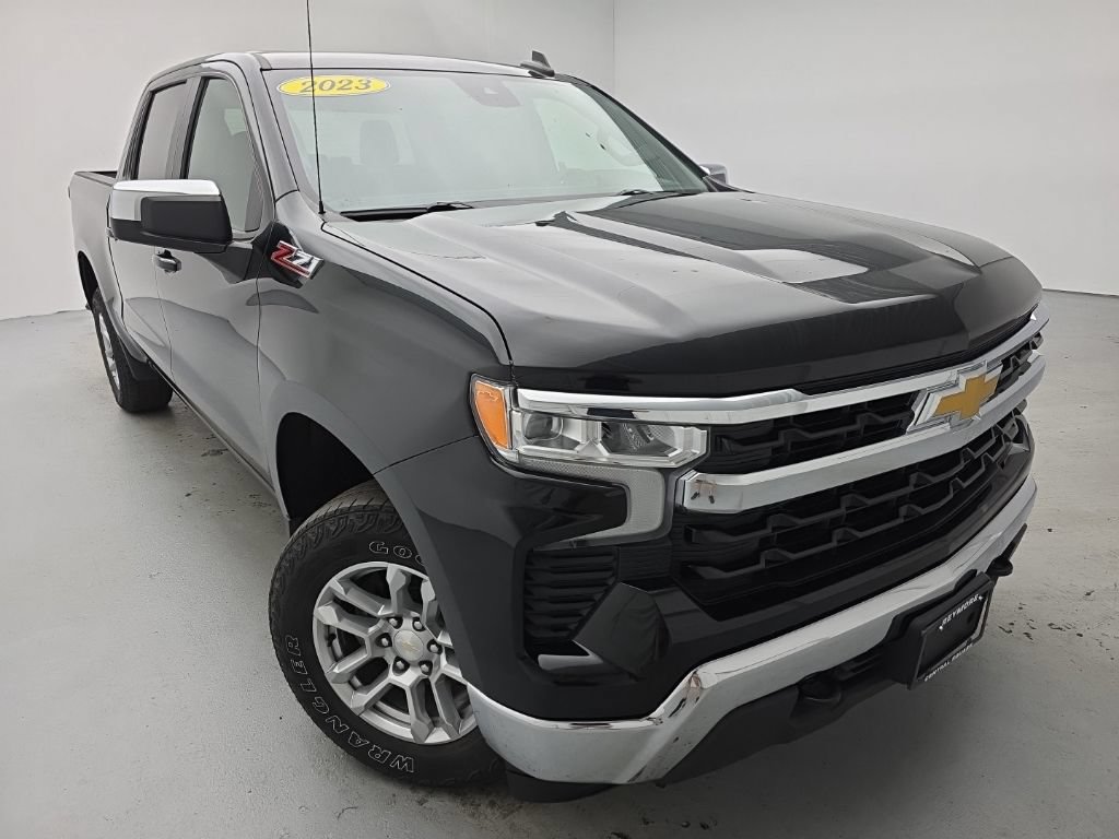Used 2023 Chevrolet Silverado 1500 LT w/ Z71 Off-Road Package AWD/4WD image 4