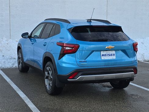 Used 2025 Chevrolet Trax LT w/ Driver Confidence Package image 11