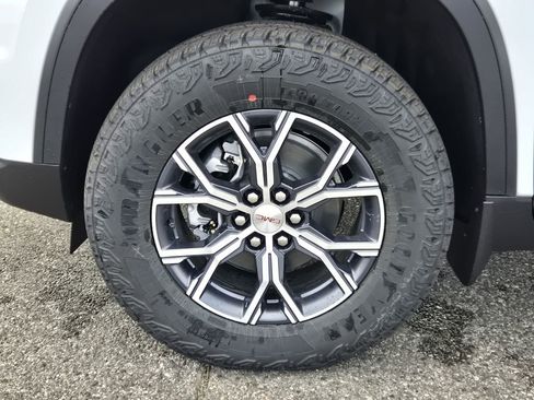 New 2026 GMC Acadia AT4 image 8