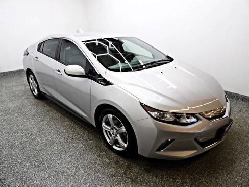 Used 2018 Chevrolet Volt LT w/ Comfort Package image 3