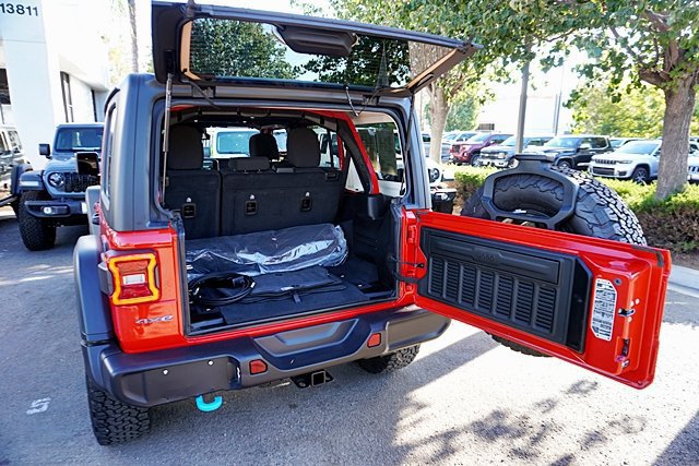 Certified 2025 Jeep Wrangler Unlimited Rubicon 4xe w/ Convenience Group AWD/4WD image 20