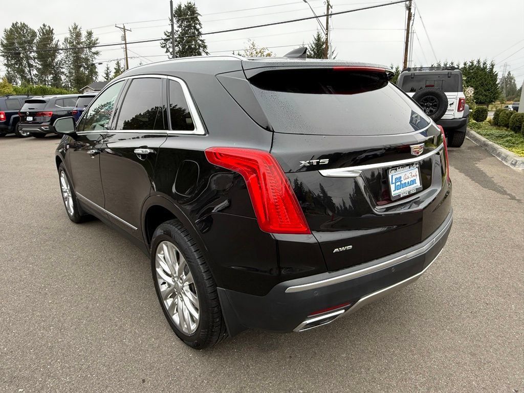 Used 2017 Cadillac XT5 Platinum AWD/4WD image 3